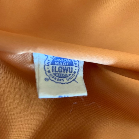 Vintage 1960’s Pickfair Place coat in camel wool with bronze lining - Picture 3 of 11